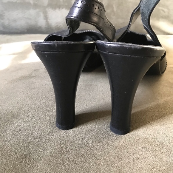 Banana republic wing tip heels size 8.5 - Picture 3 of 6